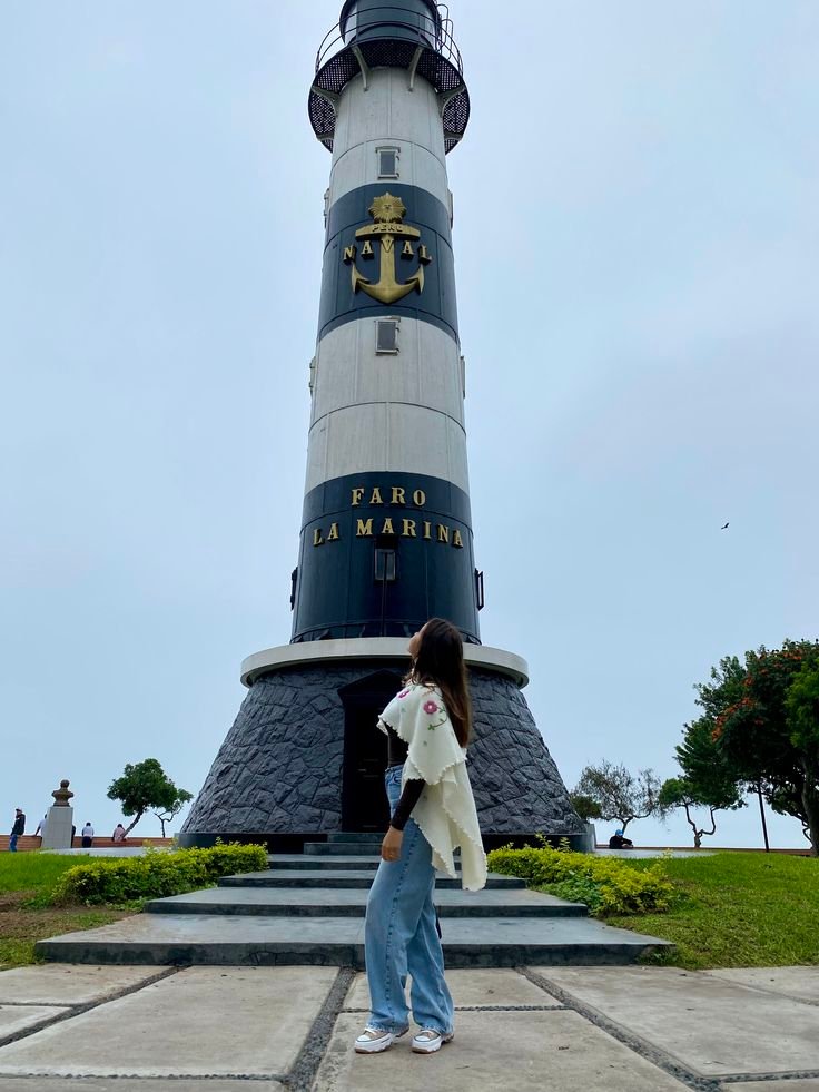 Faro-de-la-marina-Miraflores-Peru-🇵🇪